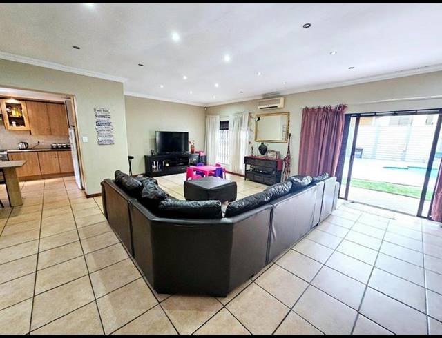 5 BEDROOM HOUSE FOR SALE IN VANDERBIJLPARK SW 5